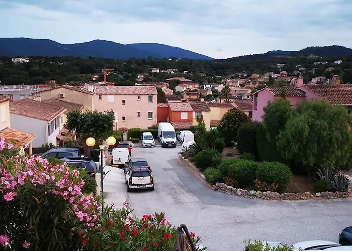 Maison Provencale Proche St Tropez بيت للعطل كوغولين